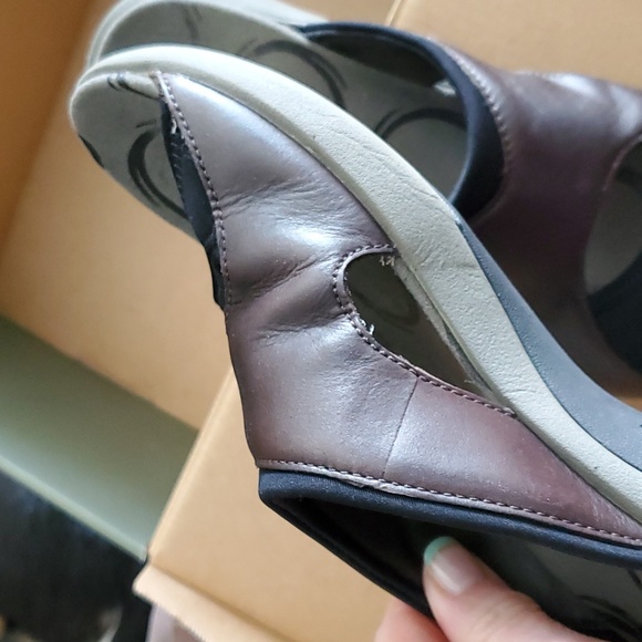 Merrell brown leather slides, worn once. Size 10 B - Picture 3 of 7